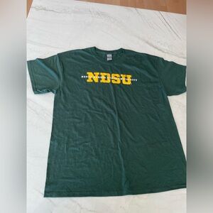 NDSU North Dakota State University Green T-Shirt large, cotton, new without tags